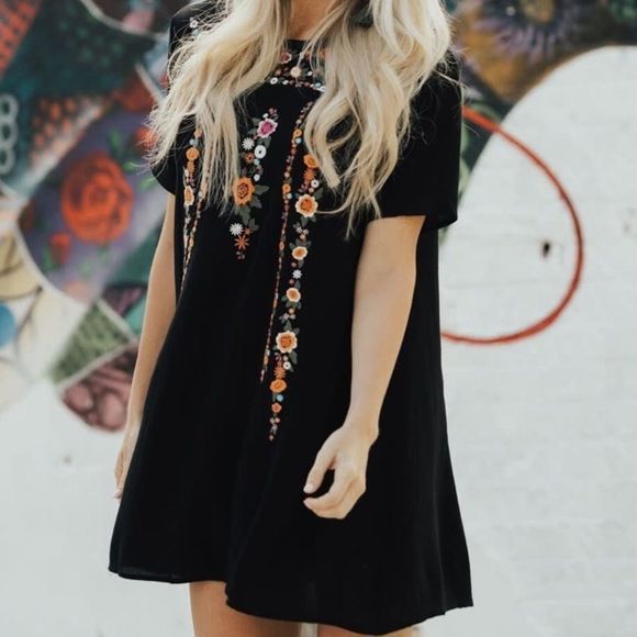 Umgee black tunic top / mini dress embroidered with beautiful flowers size small - Picture 9 of 9